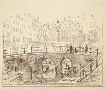 31618 Gezicht op de Viebrug over de Oudegracht te Utrecht bij het begin van de werkzaamheden ter verbreding van de brug ...